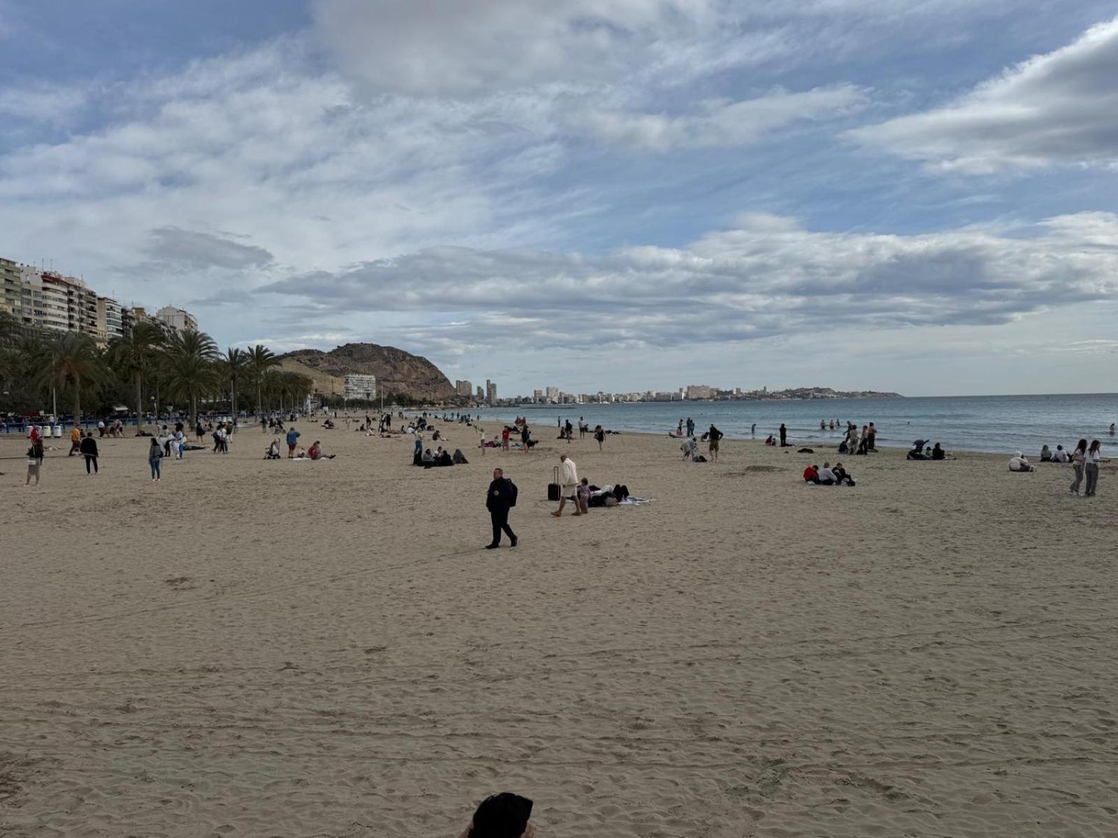 Apartamentos Playa Postiguet Alicante Exteriör bild